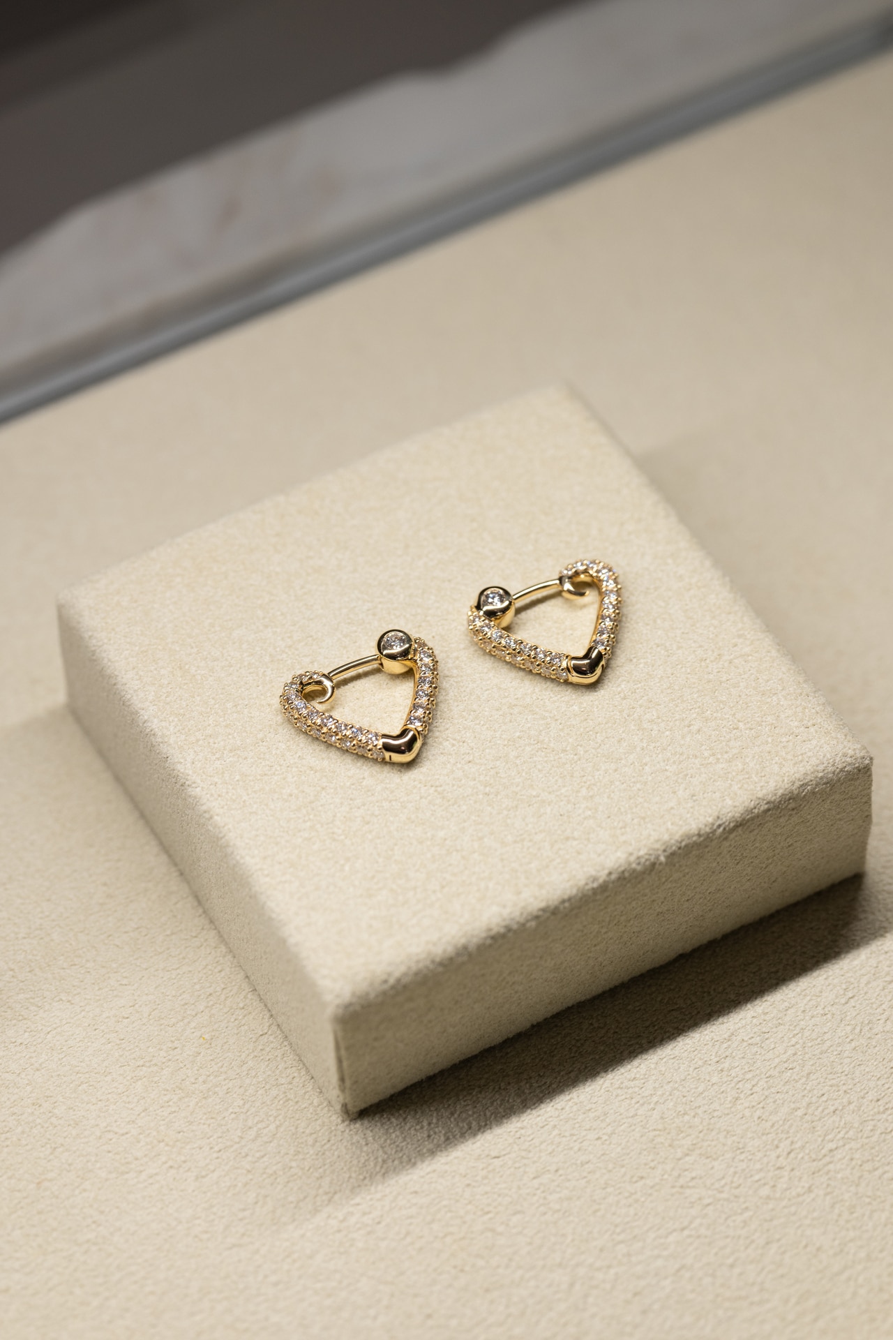 fer forge collection coeur piece （18Kイエローゴールドとダイヤモンド）／1,540,000円（2piece）。