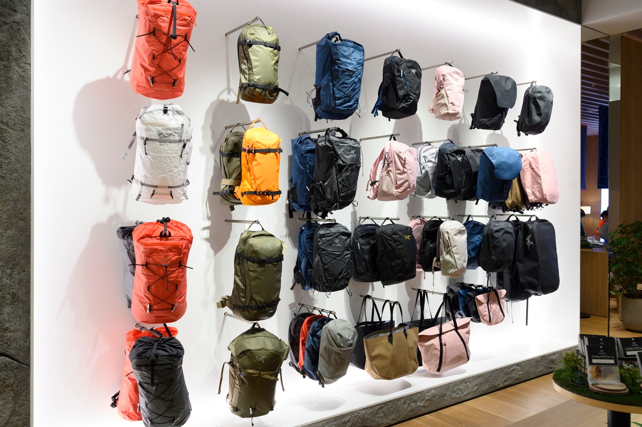 フィールド↔街で兼用できると人気のマンティスやグランヴィルなど、定番バックパックが一堂に会する。