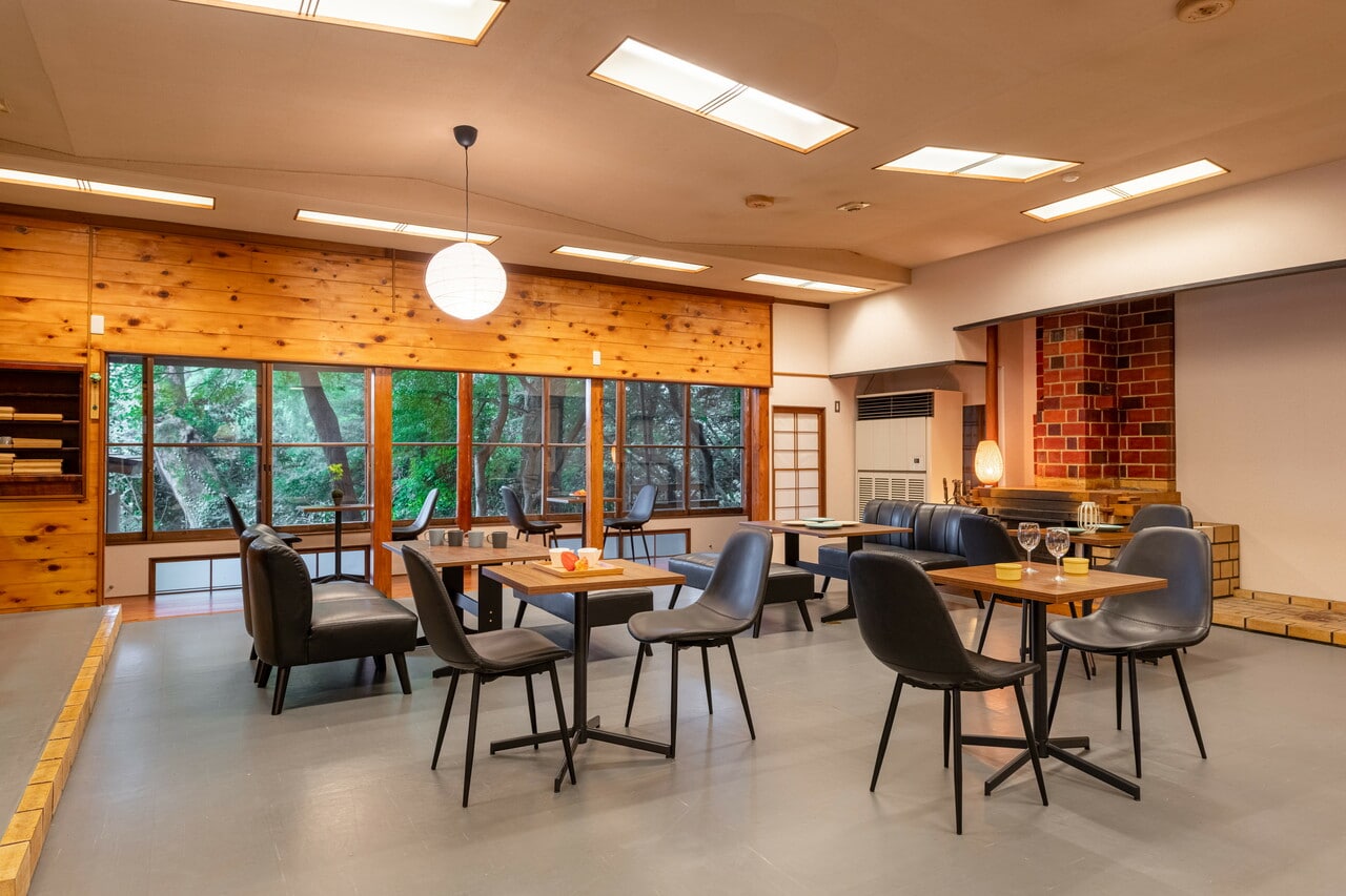 和モダン風のラウンジは、共用スペースとして利用可能。また不定期で、カフェ営業、イベントや展示会開催なども行っている。