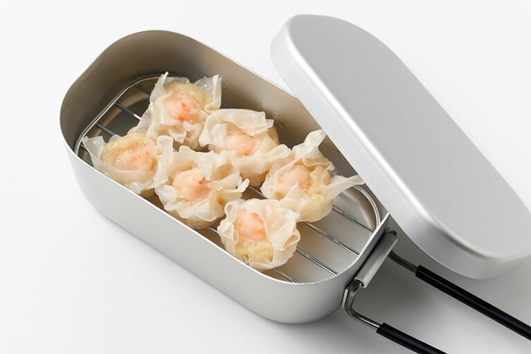 シュウマイだと6個ほど入るサイズ感です。