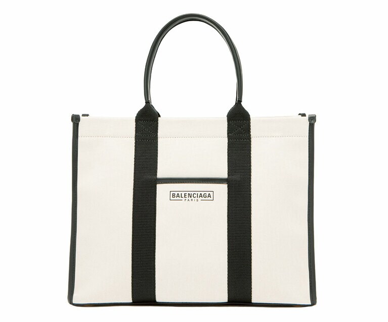 H27×W35×D12.5cm 130,900円(M)／バレンシアガ(バレンシアガ ジャパン)