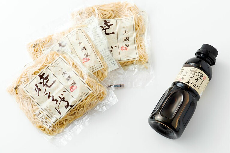 焼そば 各140g 100円、ソース300ml 500円／大磯屋製麺所