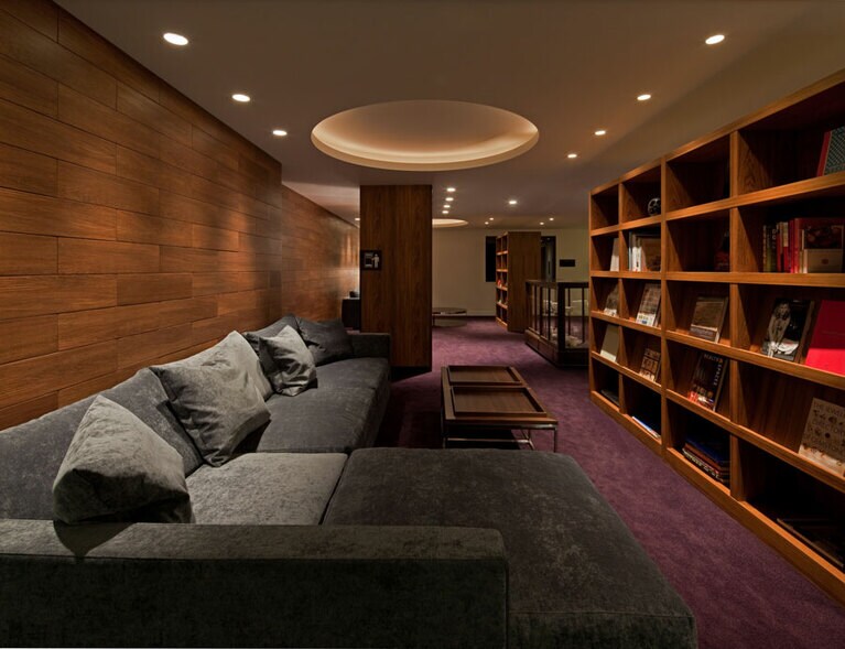 古湯温泉ONCRI／おんくり［佐賀／古湯温泉］ONCRI客室フロア ライブラリーラウンジ。