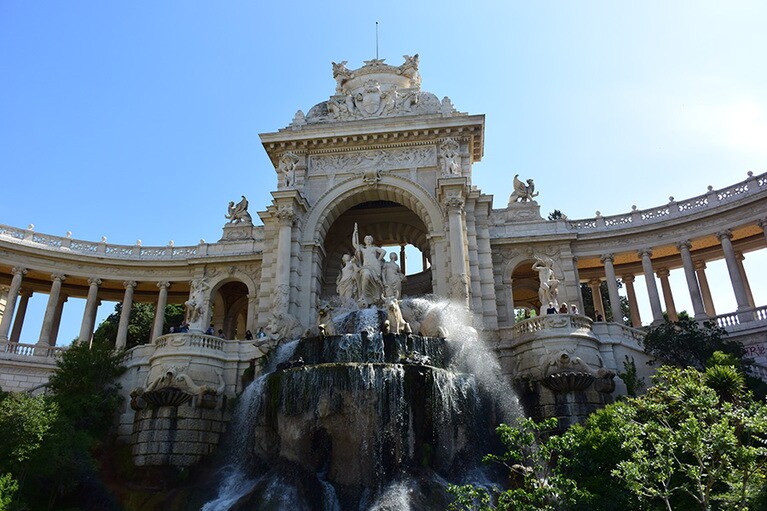 人口増加による水不足と干ばつ対策に造られた運河の終着点、ロンシャン宮。