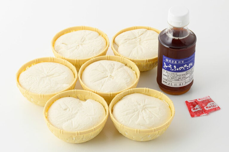 【佐賀県】かご盛りどうふ 豆腐6丁、とうふのたれ300ml、七味唐辛子2袋 2,920円／嬉野観光ホテル大正屋