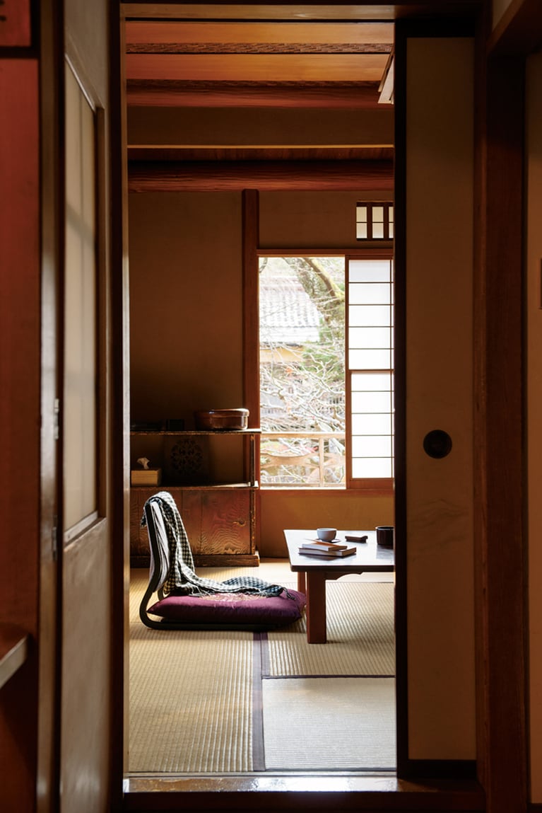 「なでしこの間」はもともと展望台だった場所に増築されただけあって、夜は星空や月の眺めがすばらしく、朝の光が気持ちいい。