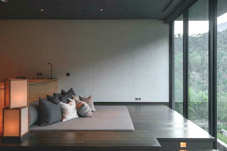 「月見台」と呼ばれるスペースは、ごろんと横になって絶景を楽しむ特等席。