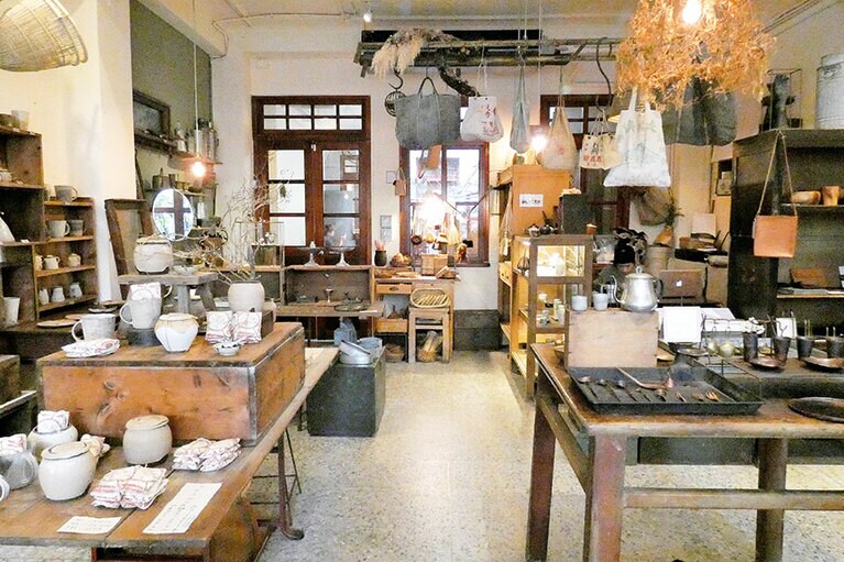 夏はカゴ、冬は陶器などといったように、季節ごとにテーマがあり、店内のディスプレイも変わります。