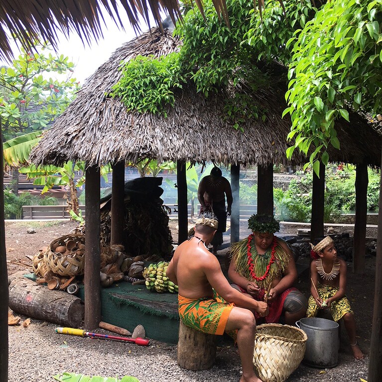 「サモア村」では、クッキングのデモンストレーションもあります。