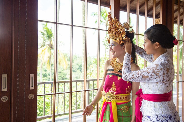 バリ伝統舞踊と食事、スパトリートメントを組み合わせた「バリ舞踊美人滞在」を体験。