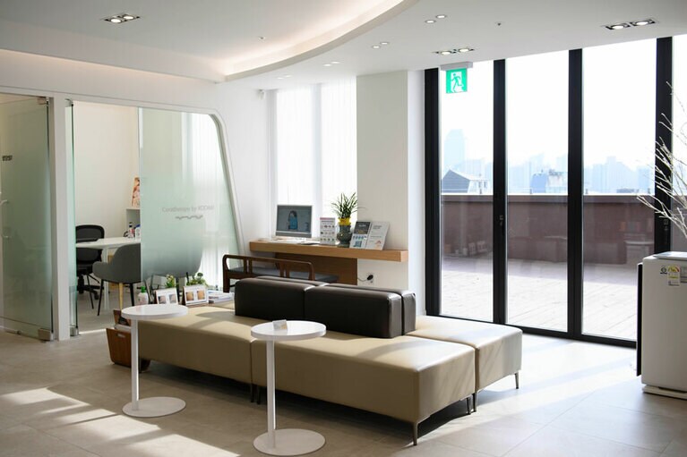 以前の場所から移転。明るくて気持ちよい院内。日本語堪能なスタッフもいて心強い。