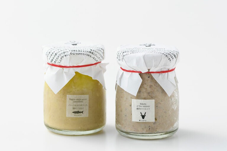 【大分県】左から：すてーき茶寮 和くらの「鮎のうるかのバーニャカウダ」、「鹿肉のリエット」各1,300円(100g、税込)。