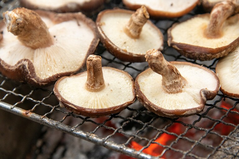 ひだに水滴がつきはじめたら火が通って来た証し。