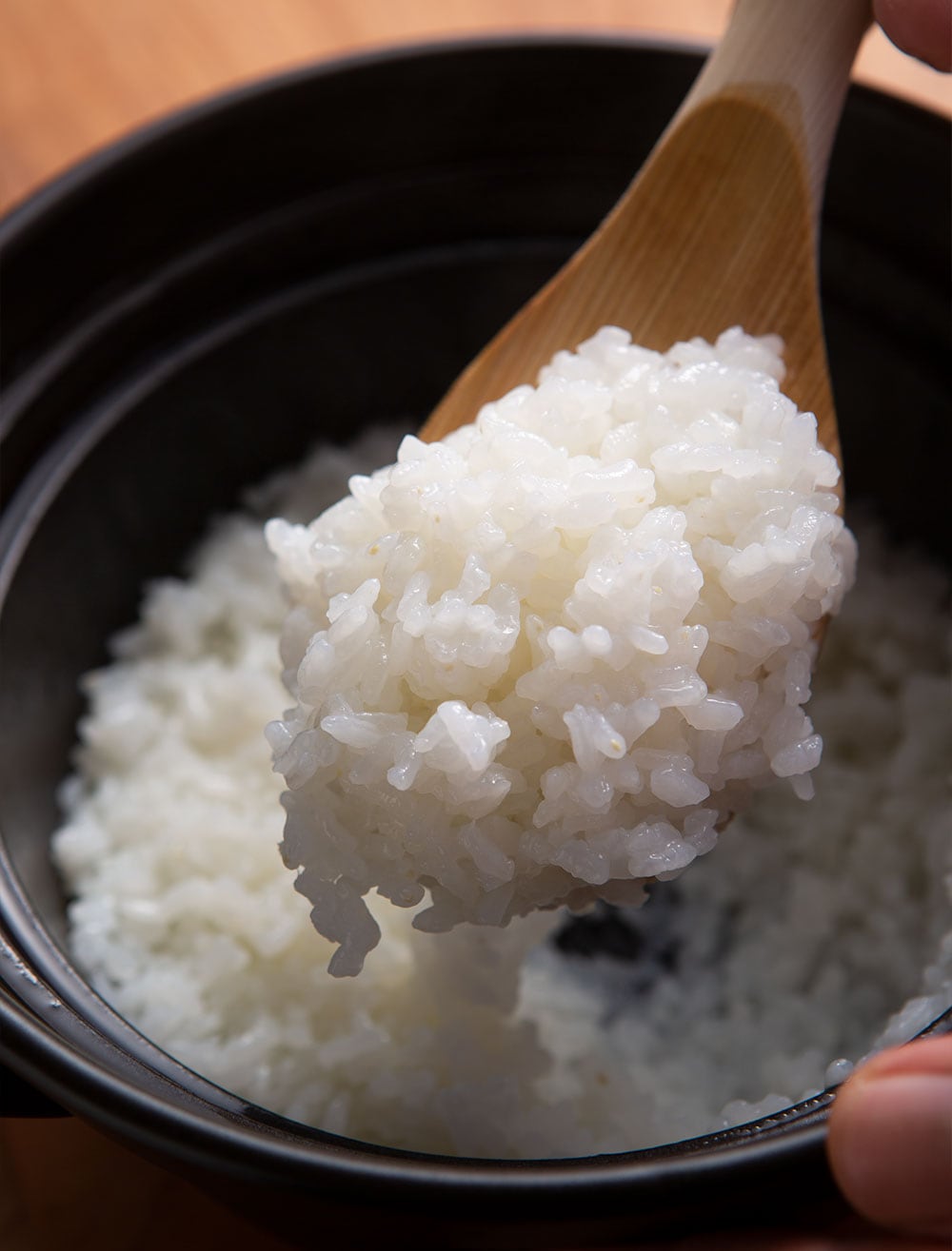 丹後無農薬米コシヒカリが、炊きたてで供される。