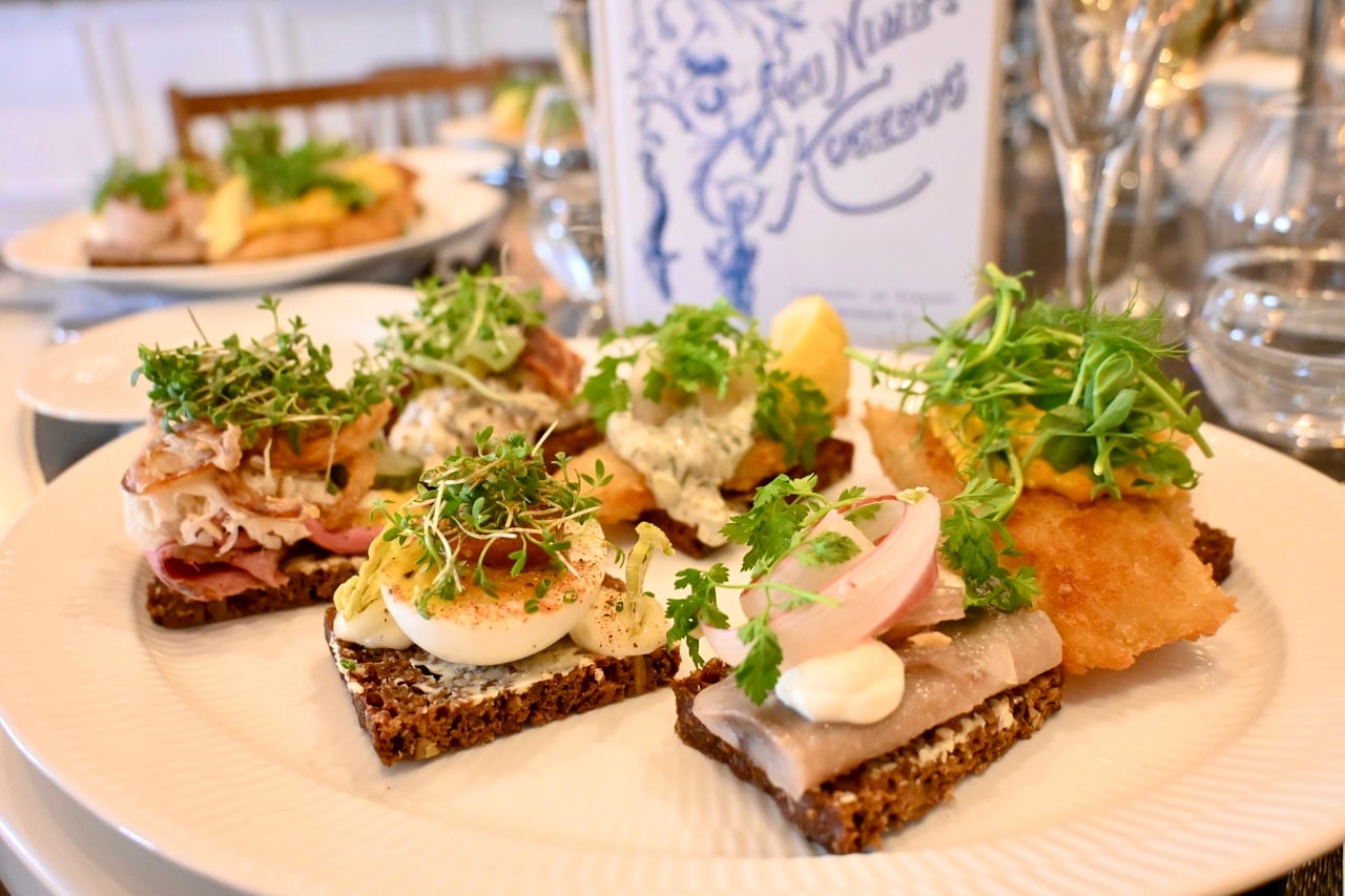 SMØRREBRØD　395クローネ。