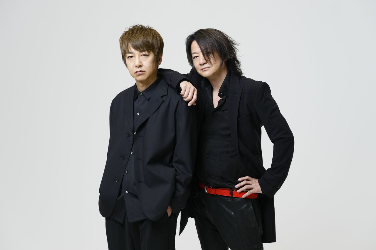 GLAYのTERU(右)とJIRO ©︎文藝春秋
