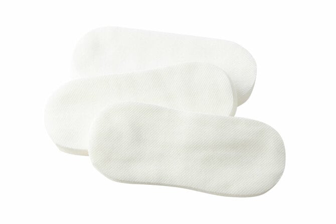 赤ちゃんの肌着にも使用されている最高級コットンを使用。普段の紙ナプキンに重ねるだけでも、心地よい肌触りに。使い捨て布ナプキン 60枚入り 1,210円／しるばあ衣料研究開発