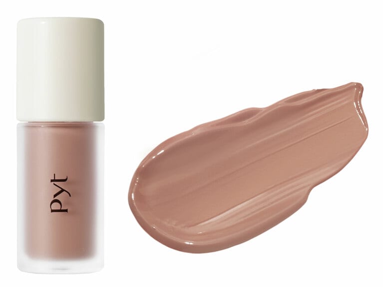 ふわっと軽いリキッドテクスチャーで、ベタつかずなじみやすいチーク。板状構造のパウダーと球状構造のパウダーを使用し、なめらかな使用感とともに密着力を与え、ベースメイクを崩さない優秀なつくり。また色自体の持ちもよいと大好評。白みベージュだけどほんのりピンク感もある01 アールグレイ。Pyt（ピュット）　GENBA LIQUID CHEEK ゲンバ リキッドチーク 全5色 各1,980円／STORiiY