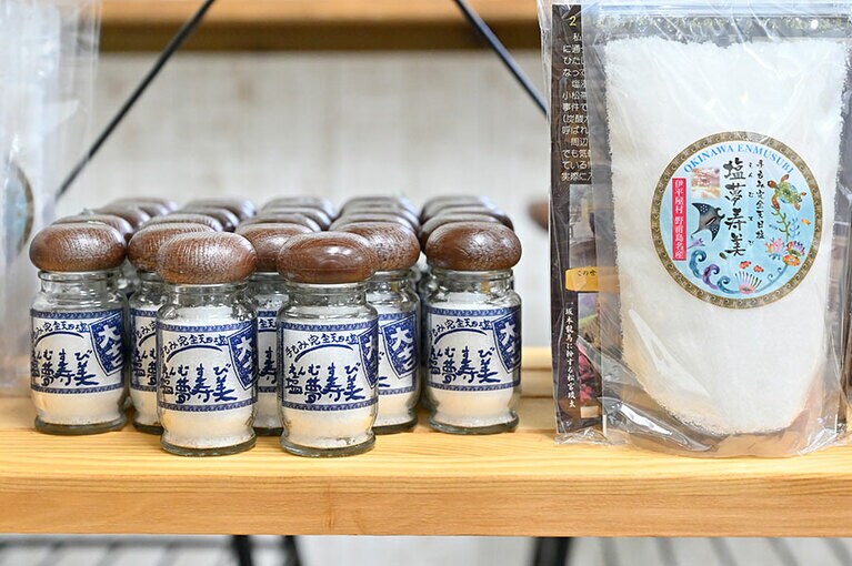 前泊港ポートターミナル内の「umi cafe」でも販売しています。