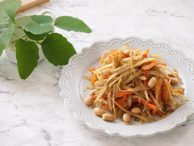 作り置きにも。大豆入りごぼうのきんぴら。