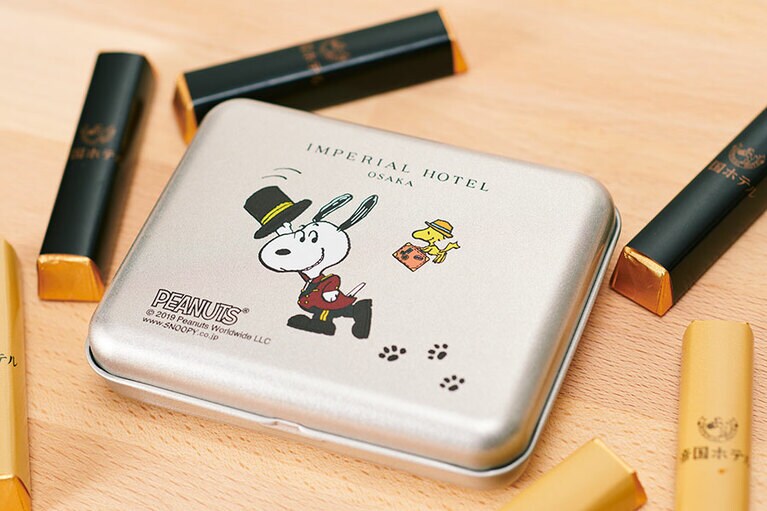 【帝国ホテル 大阪】ドアマン・スヌーピー 缶入りチョコレート 1,404円(税込)。