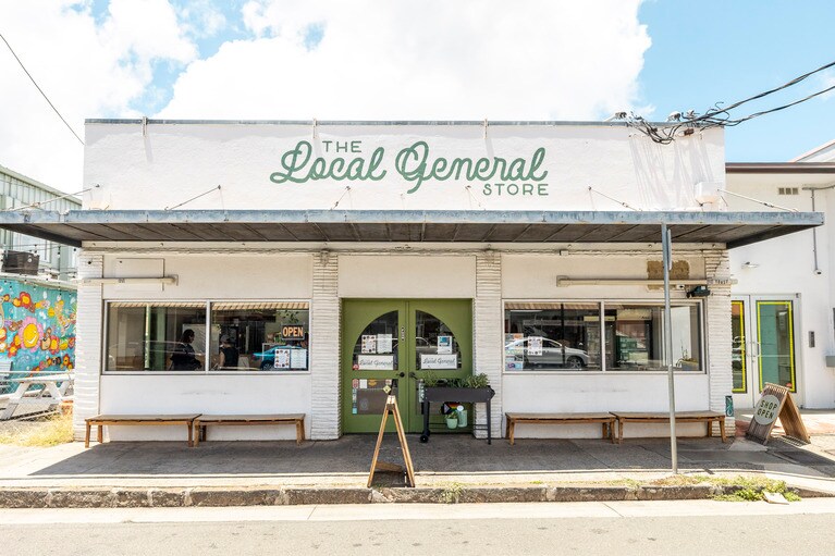 ザ・ローカル・ジェネラル・ストア。隣にある「アイランド・ボーイ」というショップも素敵な品ぞろえのセレクトショップだったので、訪ねたらセットでどうぞ。撮影／Akira Kumagai