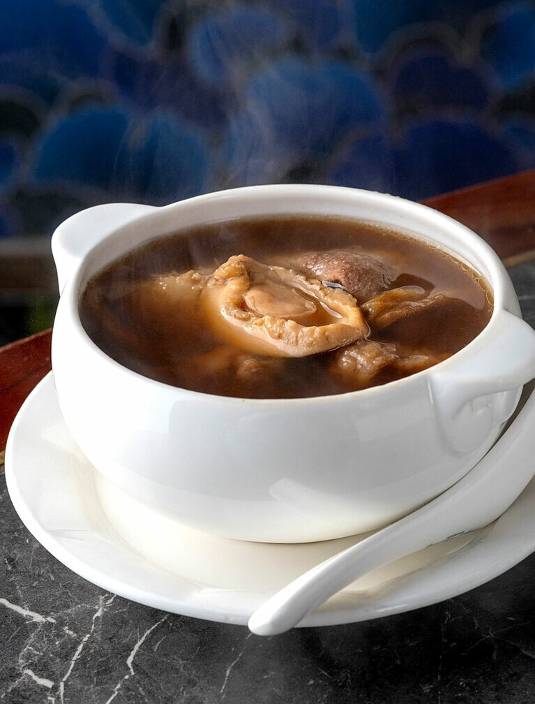 「鮑魚佛跳牆」420元。