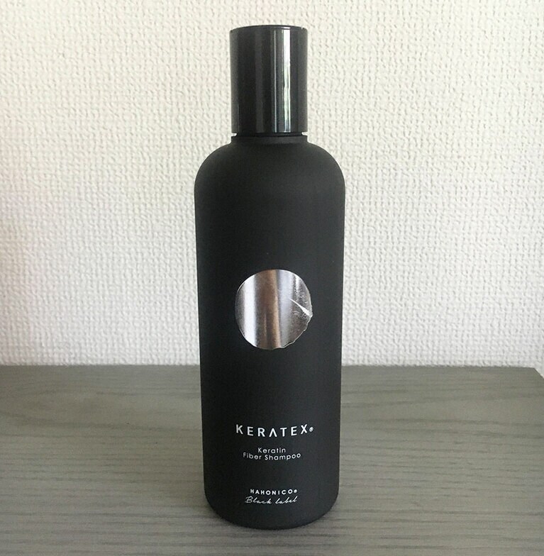 シャンプー。写真：ハホニコケラテックス。