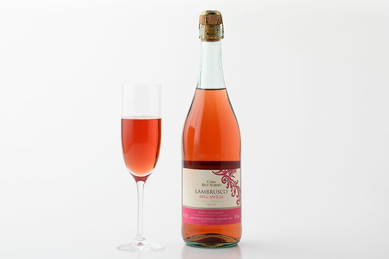 カーサ・べッラルべロ ランブルスコ ロザート セッコ 898円(750ml)。