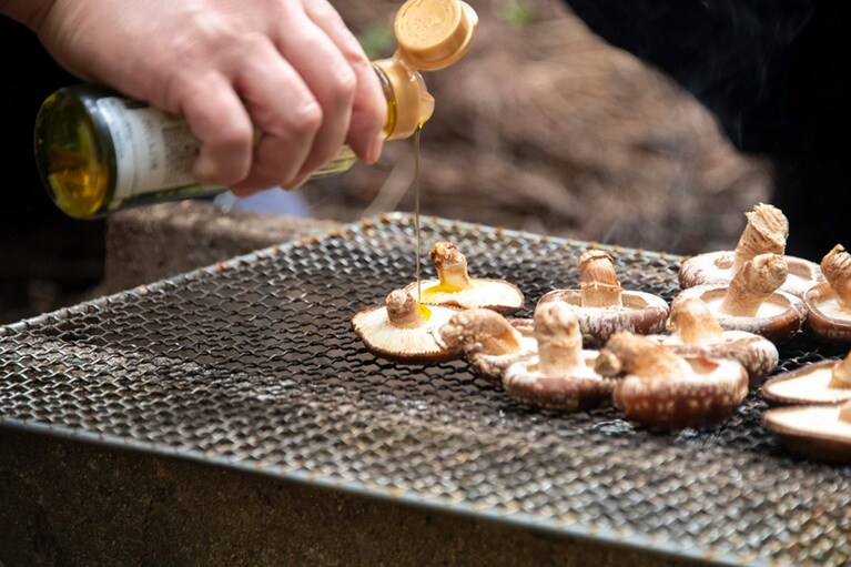 オリーブオイルをちょっぴりたらして……。