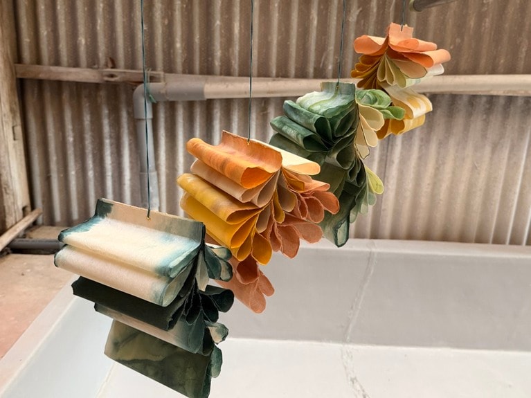 和紙のオーナメント。