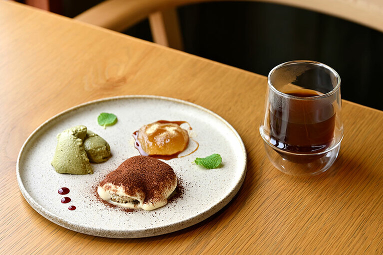 自家製スウィーツを少しずつ楽しむ贅沢。“Awaykデザートプレート” 1,000円。