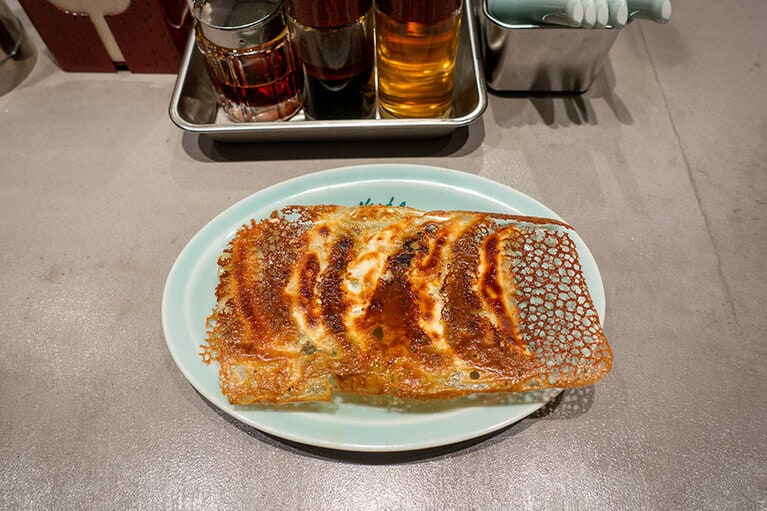 タレなし餃子(ニンニク有)5個。460円。