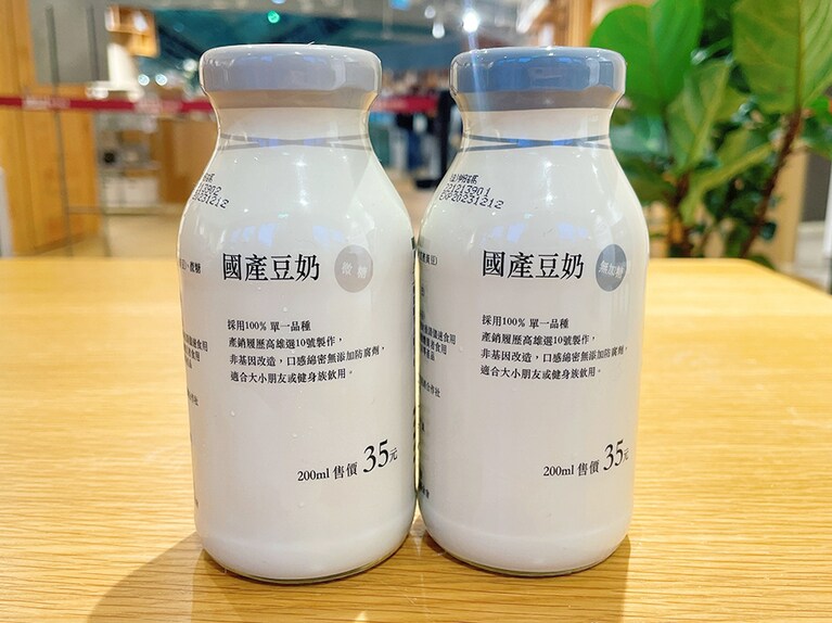 さっぱりとした風味で飲みやすい豆乳。今後は学校給食などにも出されるそうです。