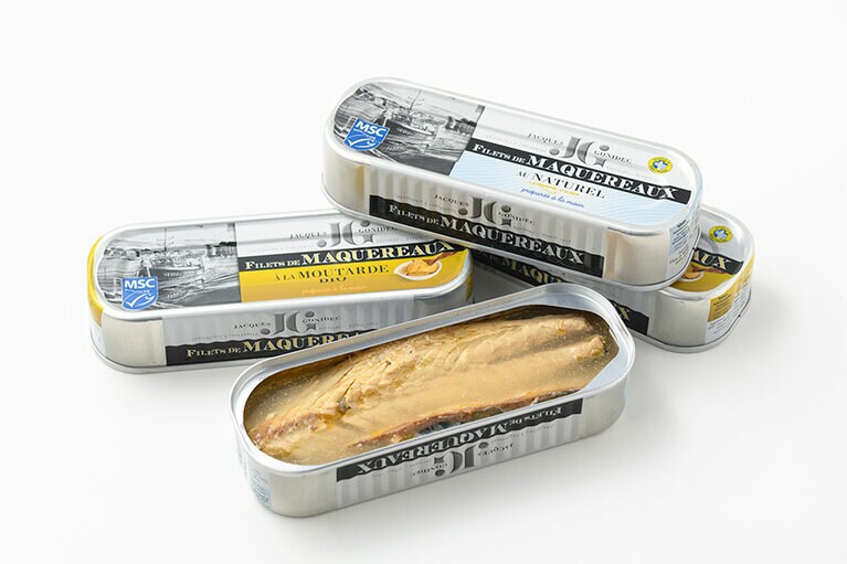 サバのフィレ各698円(169g)。手前から:マスタードソース、塩味。