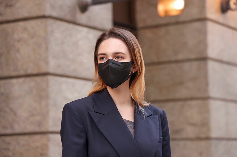 マスクの存在を忘れてしまうほど軽い着け心地。口元の空間が大きく、呼吸もラクラク。