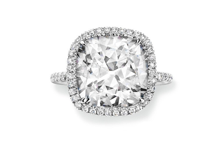 「クッションカット・マイクロパヴェ・リング」（PT×センターDIA1.0ct〜）3,520,000円〜／ハリー・ウィンストン（ハリー・ウィンストン クライアントインフォメーション）