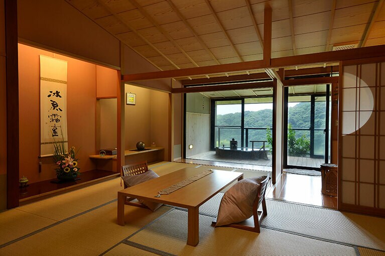 宿泊は、「本館」、「ピグマリオン」、「正運館」、「離れ」の4館を用意。