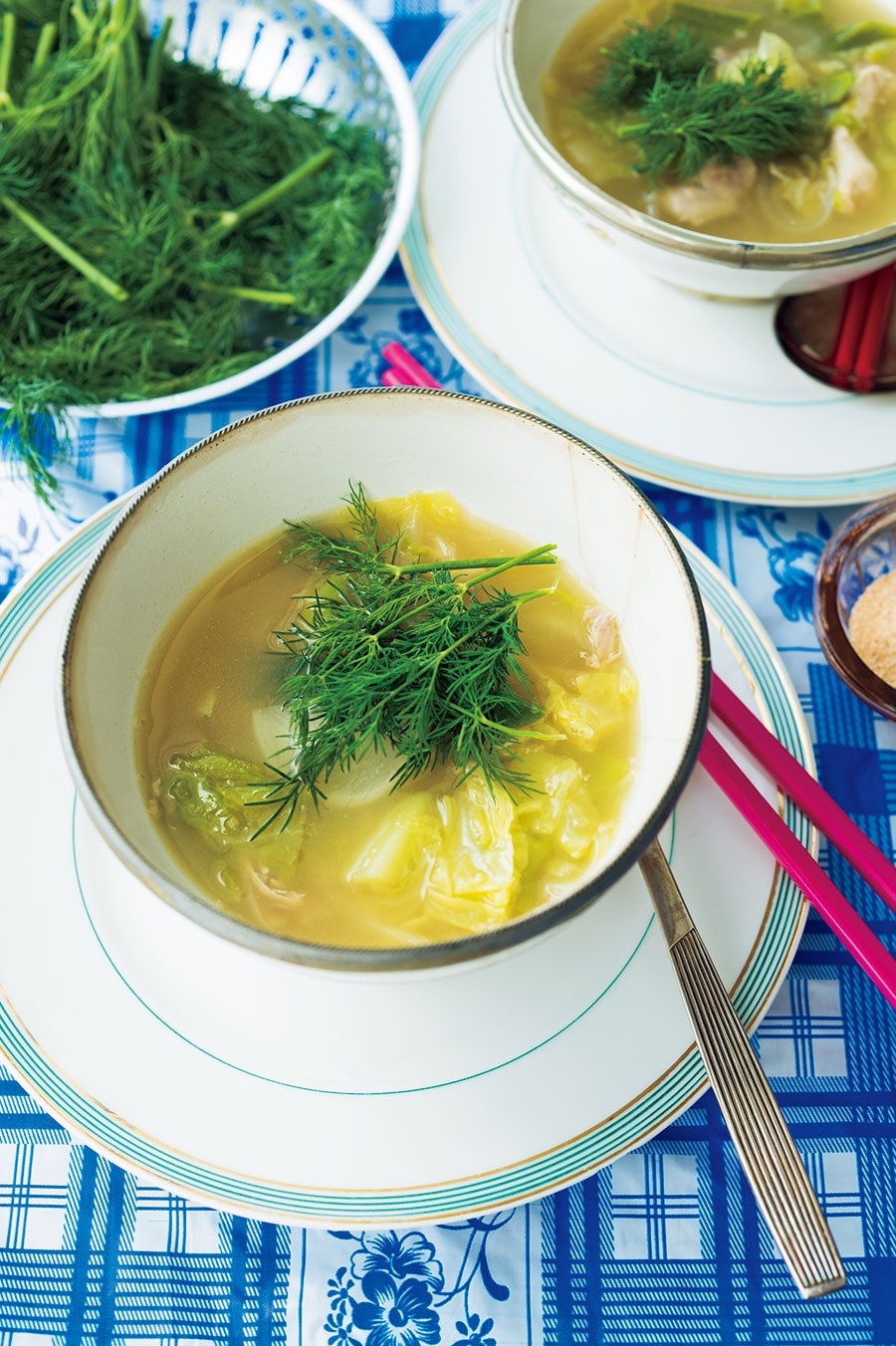 ディルの香りが効いた 心身をいたわる癒やしのスープ 「イサーンスタイル チキンのハーブスープ」のレシピ。