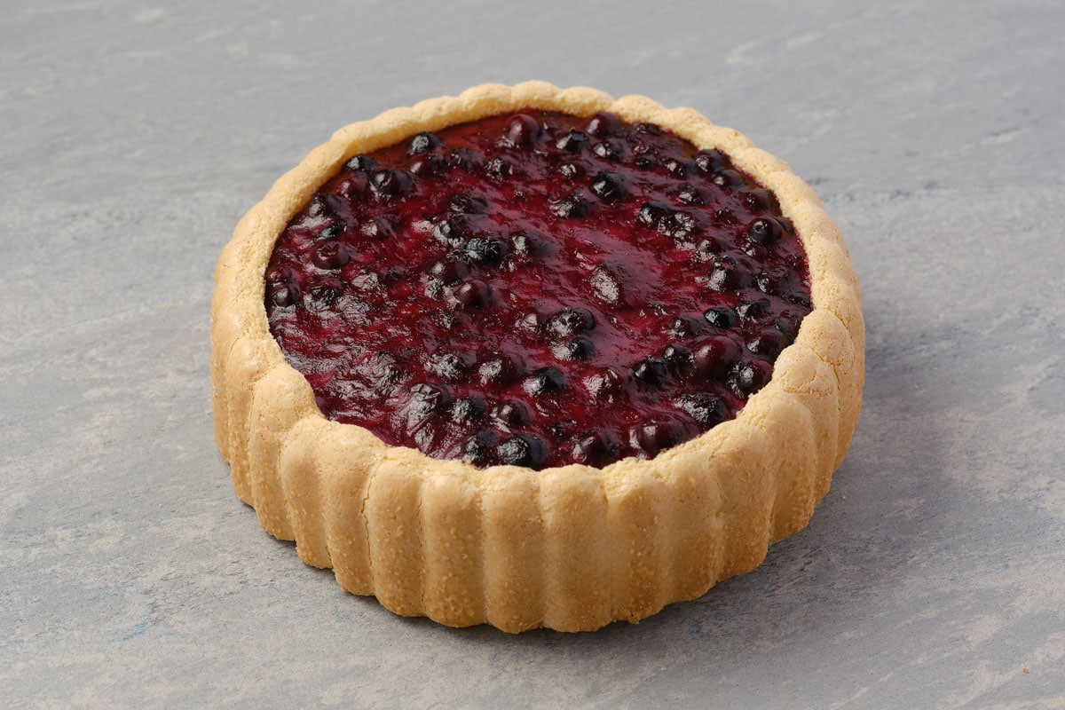 ブルーベリームースケーキ 3,300円。（直径15cm）※8月からの価格／大正堂since1933