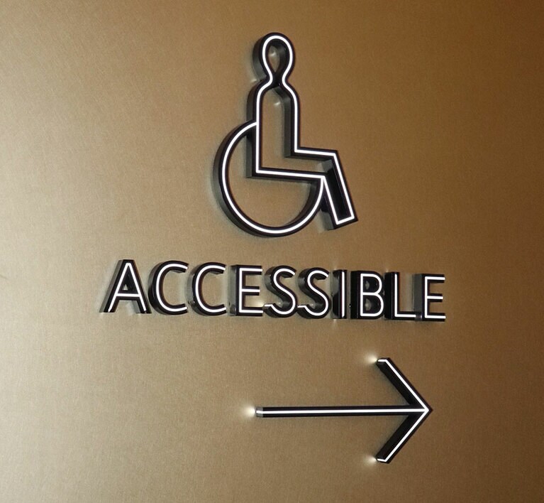 LEDを用いたピクトグラム。かっこいいです。