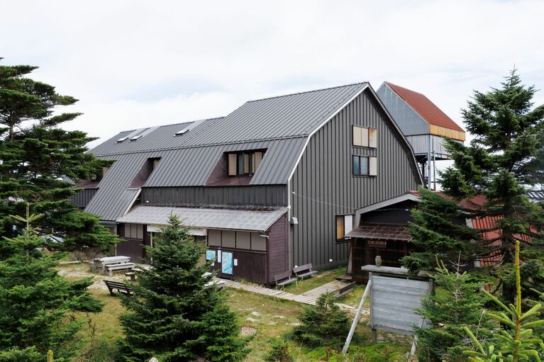 弥山小屋に宿泊してゆっくり歩くのもあり。近くにはテント場もある。