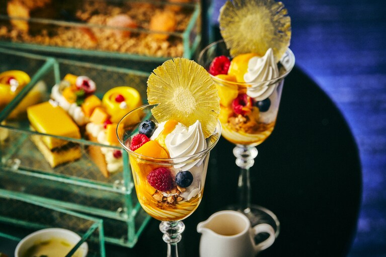 「Orchestra（オーケストラ）」のいちおしメニューは、マンゴーとパイナップルの酸味と甘味のバランスが絶妙な「マンゴーパフェ」。