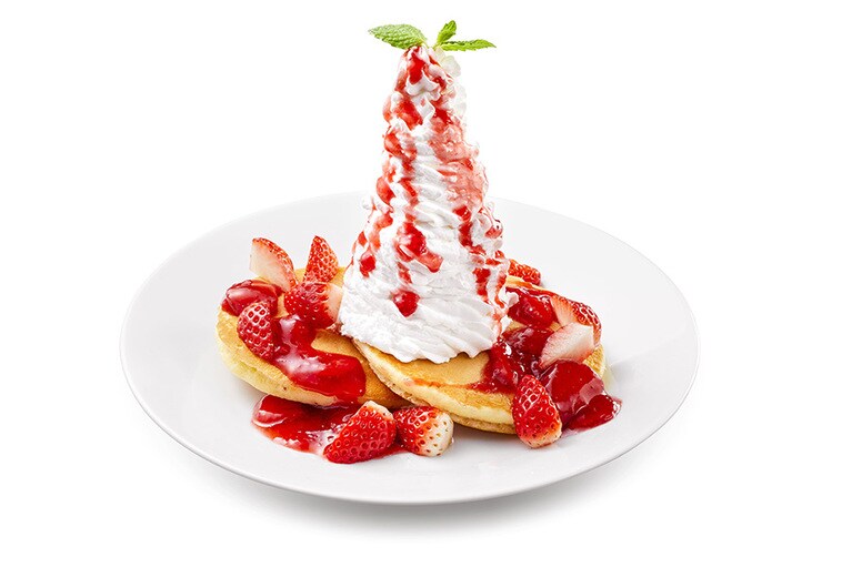 ストロベリータワーパンケーキ 699円(IKEA Familyメンバー価格 499円)。IKEA原宿、IKEA渋谷を除く全国のイケアストアで提供。