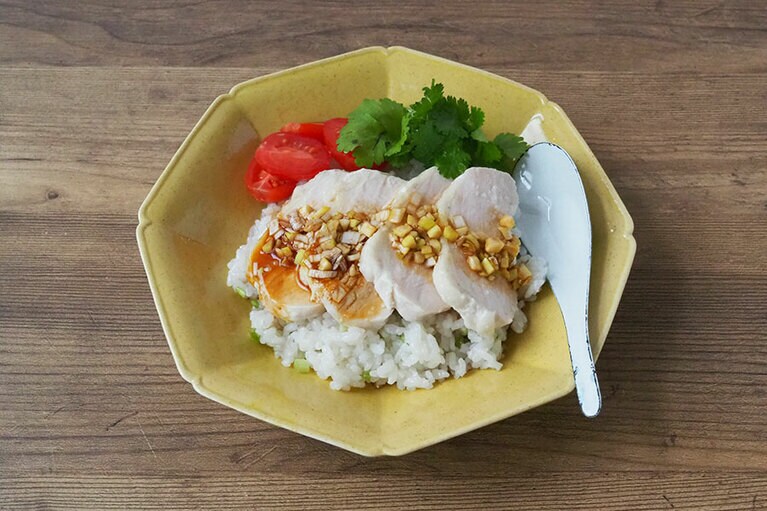 蒸し鶏のっけごはん。