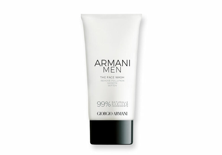 ホホバパール成分が毛穴の汚れを一掃。ARMANI MEN THE FACE WASH 150mL 4,500円。アルマーニ ビューティ公式オンラインショップ及び、全国のジョルジオ アルマーニ直営店17店舗(メンズ取り扱い店舗)、エンポリオ アルマーニ青山店で展開。