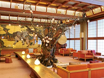 【湯田中温泉 よろづや】