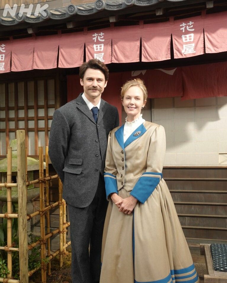 トミー・バストウとシャーロット・ケイト・フォックス　公式Xより