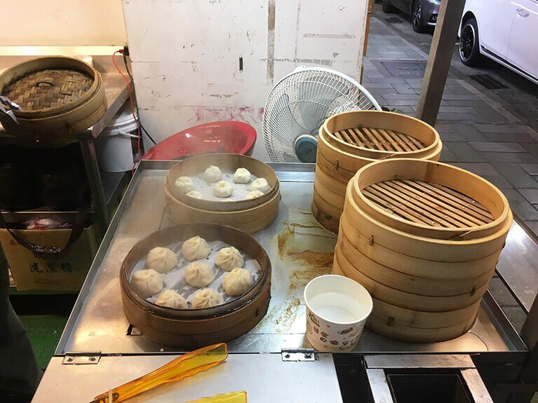 おいしそうな小籠包が蒸しあがるのを眺めながら待つことができるのもうれしい。