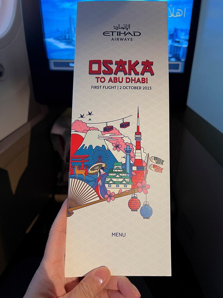 機内食メニューも特別仕様の大阪バージョン。すべてアラカルトだ。